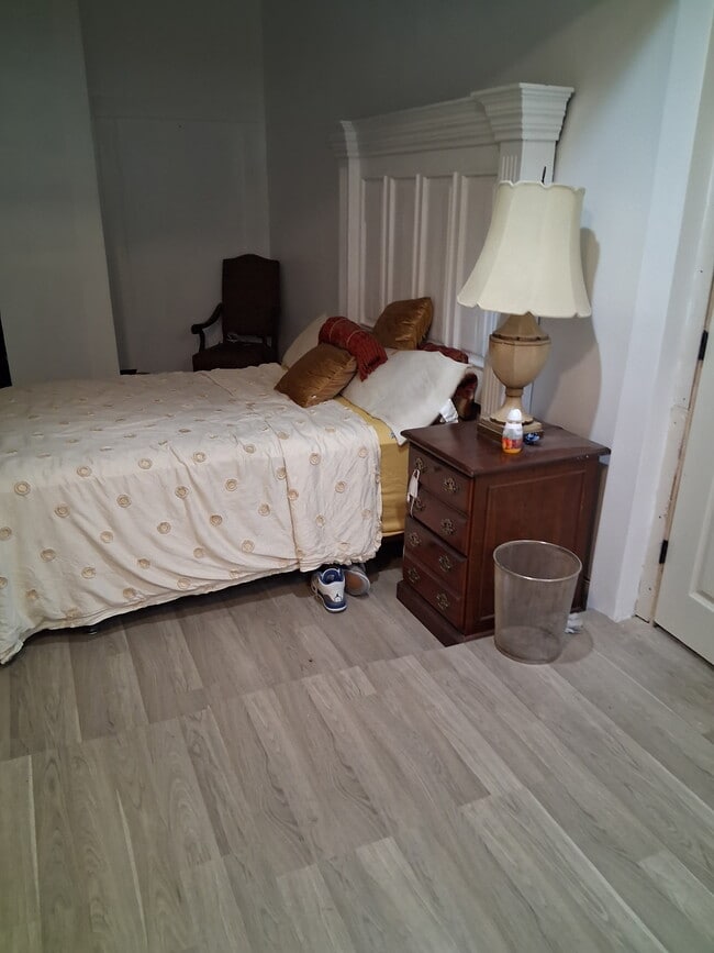 Photo - 2137 E 2nd St