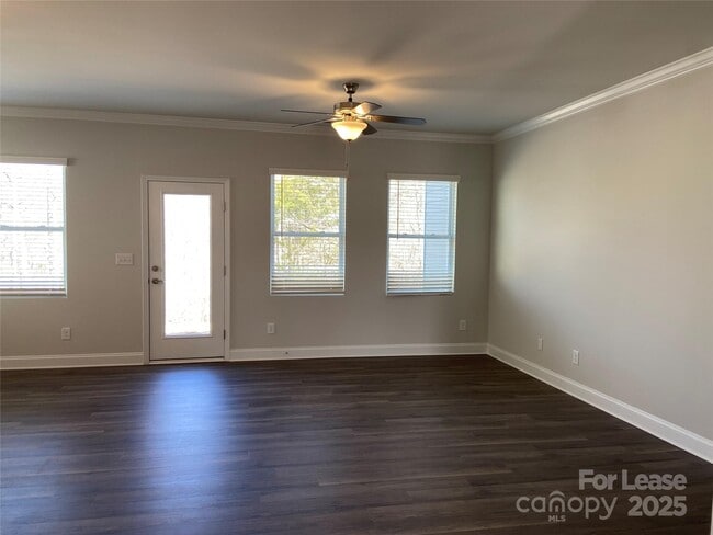 Photo - 4909 Helmsworth Dr