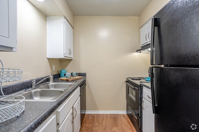2BR, 2BA - 986SF