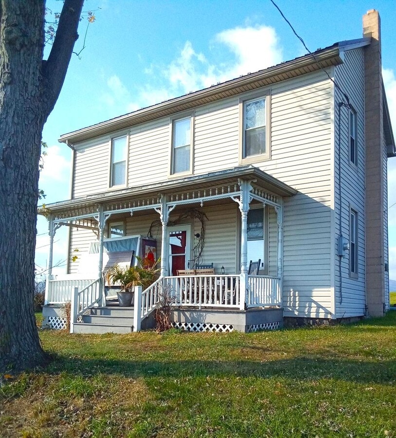 Charming 3-bedroom, 1-bath single-family home - Charming 3-bedroom, 1-bath single-family home