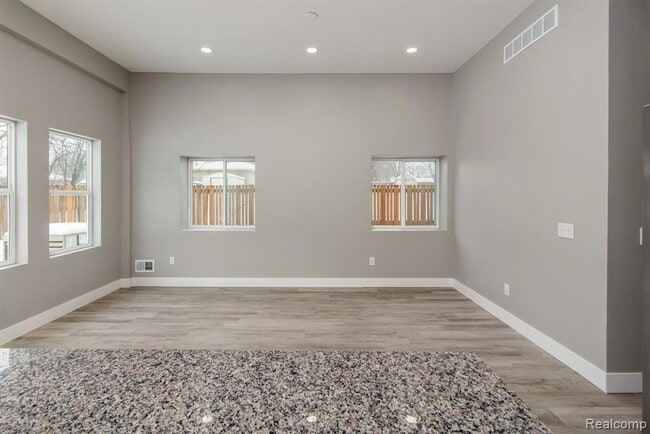 Photo - 2455 Crumb Rd