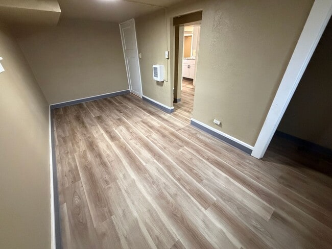 Photo - GOL - Basement unit ( 1 bed/ 1 Bed) Unidad Basement