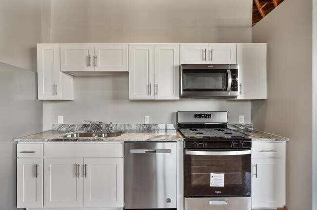 Photo - 225 E 2nd St