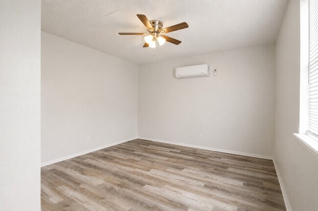 Photo - 804 E Hall St