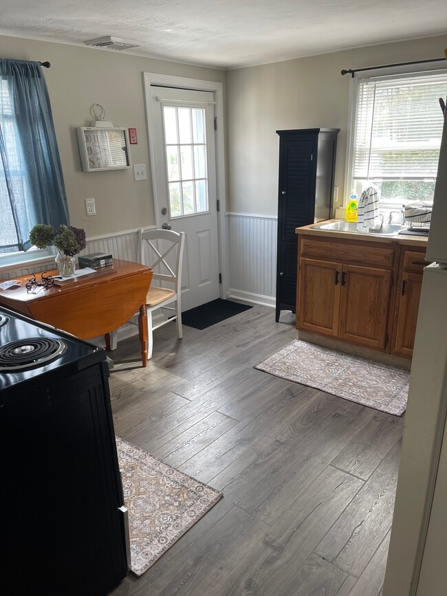 Photo - 779 Southbridge St