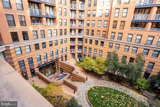 Photo - 616 E St NW Unidad 607