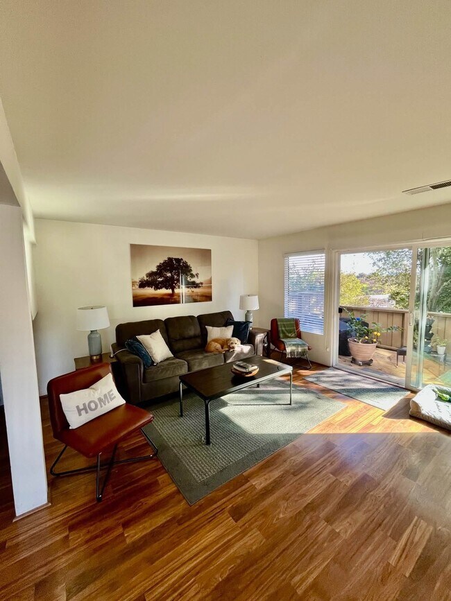 6 Oak Crest Ct