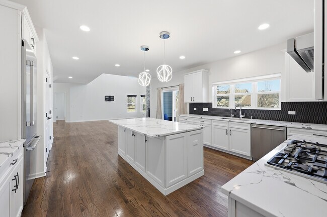 Photo - 4530 E Fairfax Ave