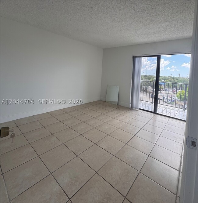Photo - 1820 W 53rd St Unit 517