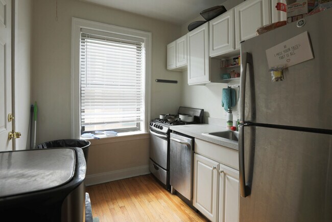 Photo - 814 W Cornelia Ave Unit J02W