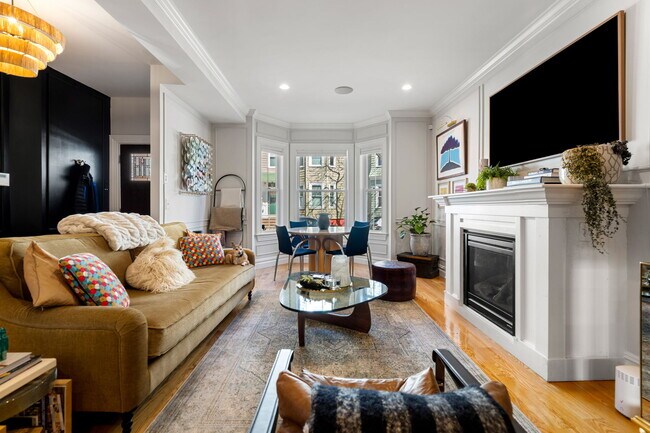 Photo - 687 E 6th St Unidad 687