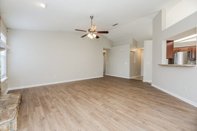 Photo - 380 Willow Green Dr House