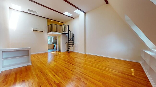 Photo - 382 Burns St