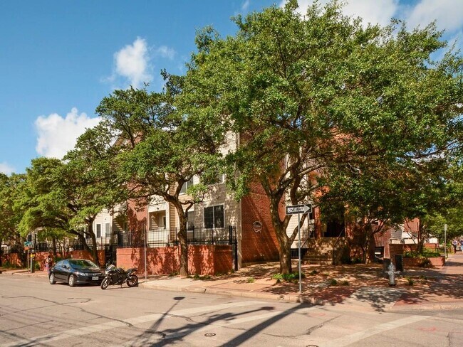 Building Photo - 501 W 26th St Unit 102 Rental