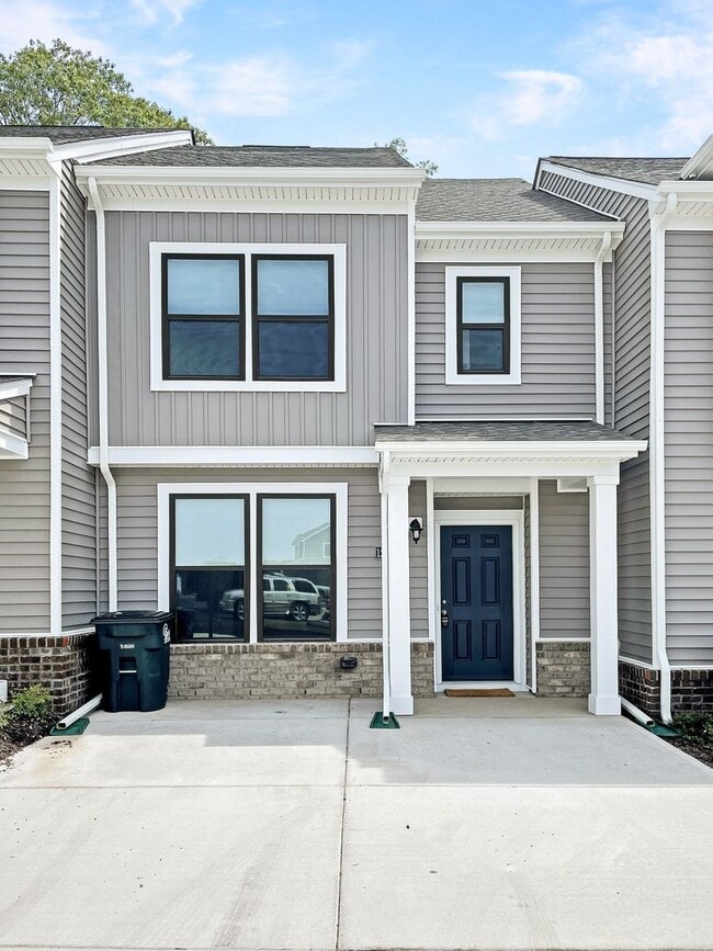 HALF-OFF APPLICATION FEES! Stunning 3 Bedr... - HALF-OFF APPLICATION FEES! Stunning 3 Bedr... House