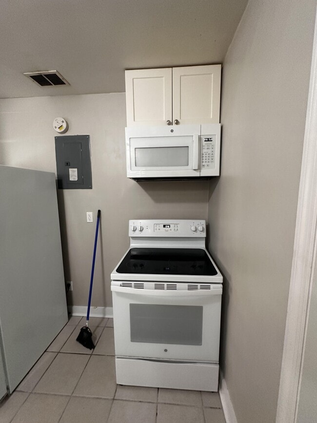 Photo - 6715 Mott Ave