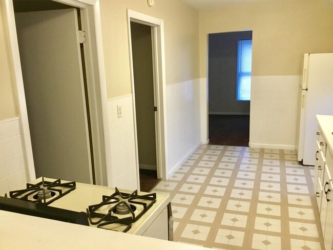 Photo - 528 W 4th St