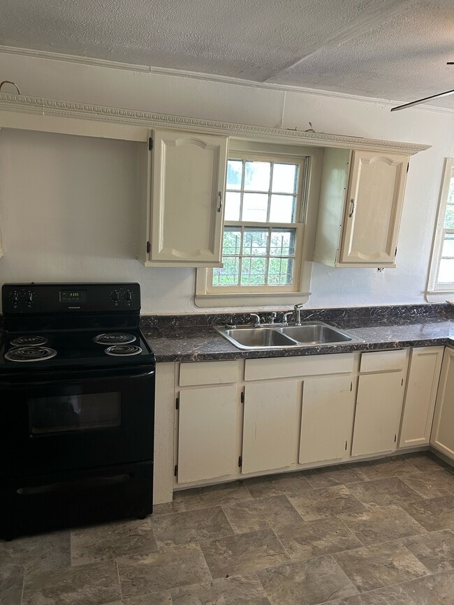 Photo - 1147 Fort Hill St