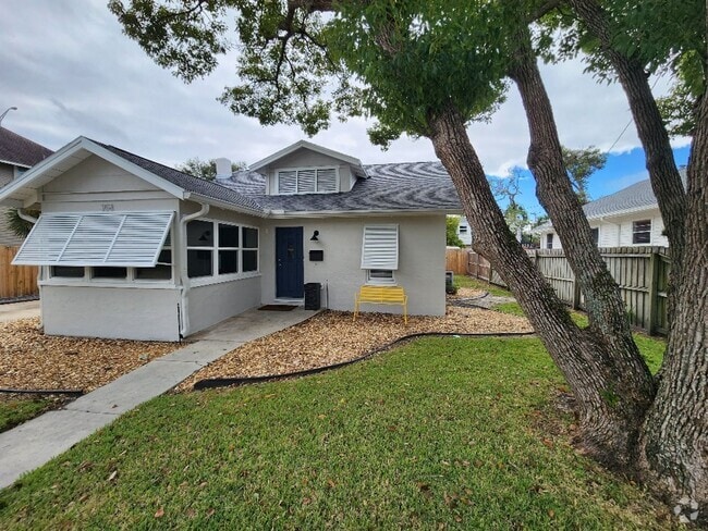 Building Photo - Lovely 3 Bedroom 1 Bath Home
