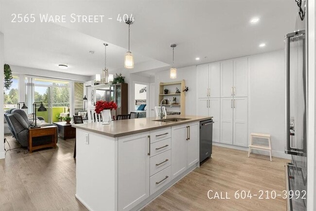 Building Photo - Condo with A/C Unit 404