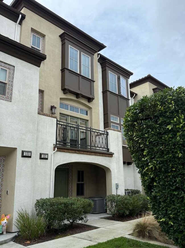 Photo - Bright & Well-Maintained Home in Prime Mountain View Location!