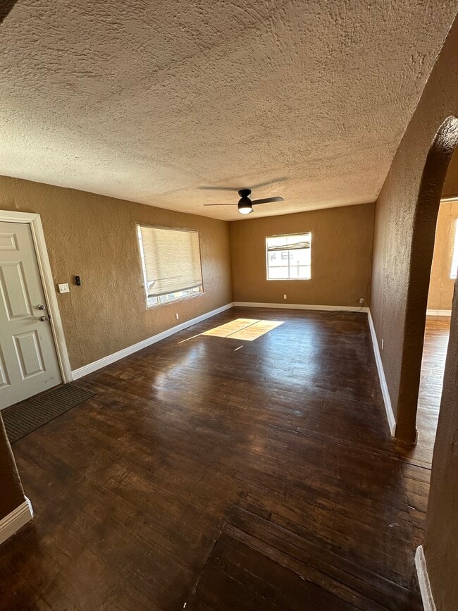 Photo - 703 N 5th St