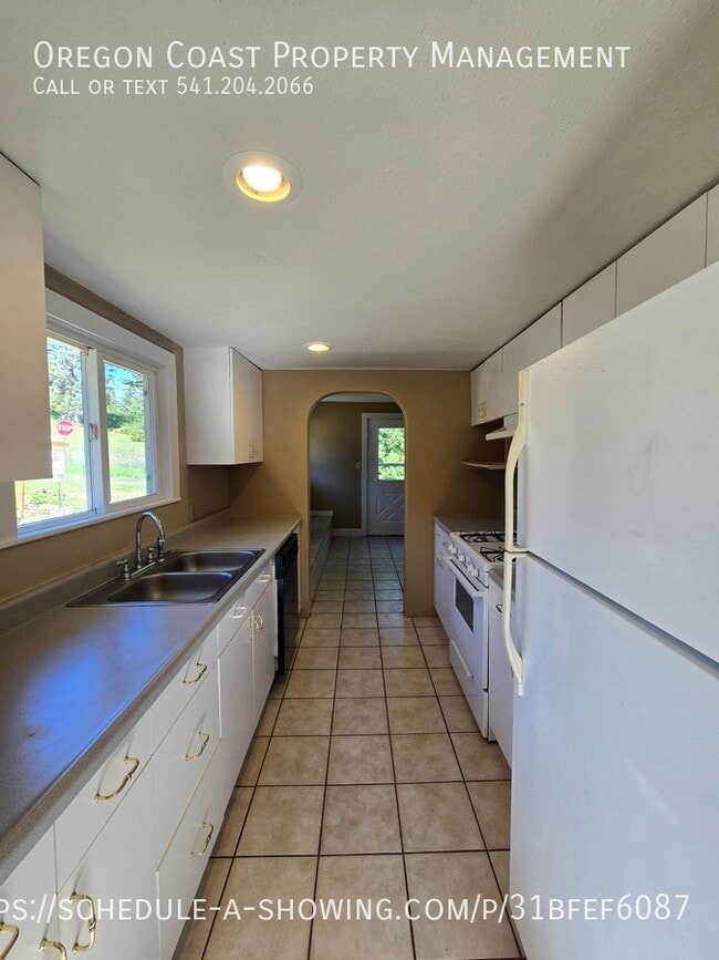 Photo - 4900 NE H Ave