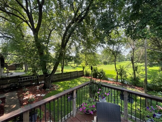 Building Photo - 5853 Winnetka Ave N Unit 5853 Winnetka Ave N Rental