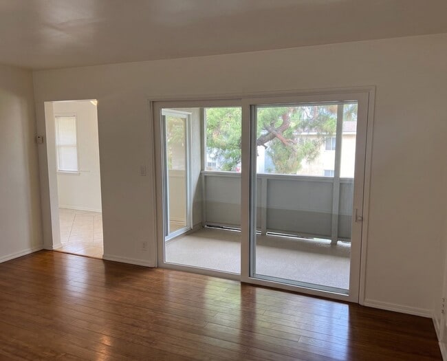 Photo - 10617 Oxnard St Unit 6