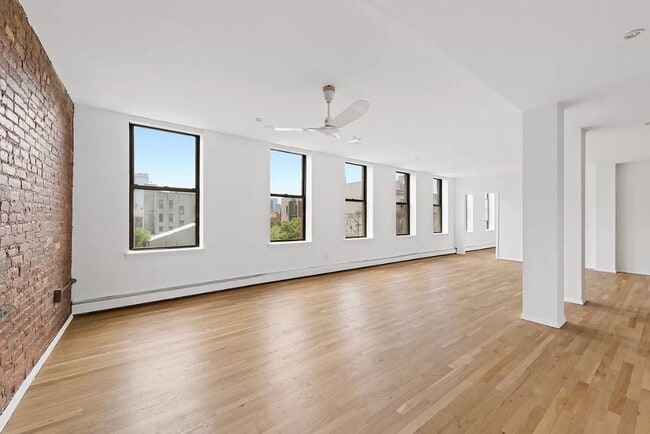 211 E 3rd St Unit 8R
