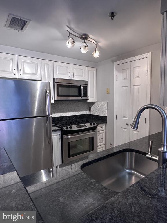 Photo - 4808 Moorland Ln Unit 501