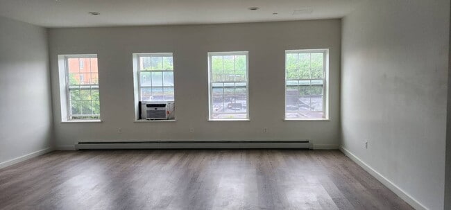 Building Photo - 668 Snediker Ave Rental