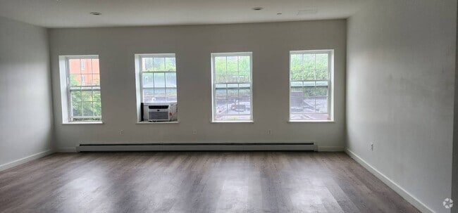 Building Photo - 668 Snediker Ave Rental