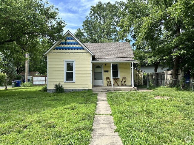 Building Photo - 406 E 12th St Rental