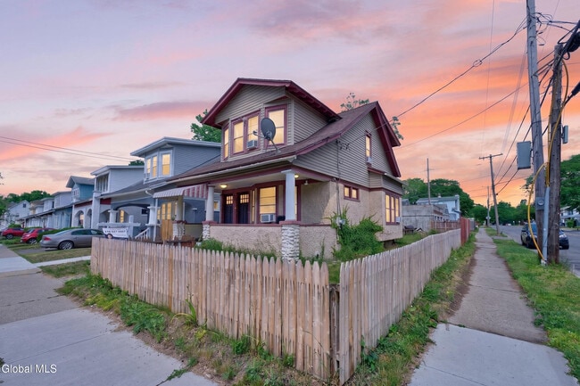 27 McKinley St