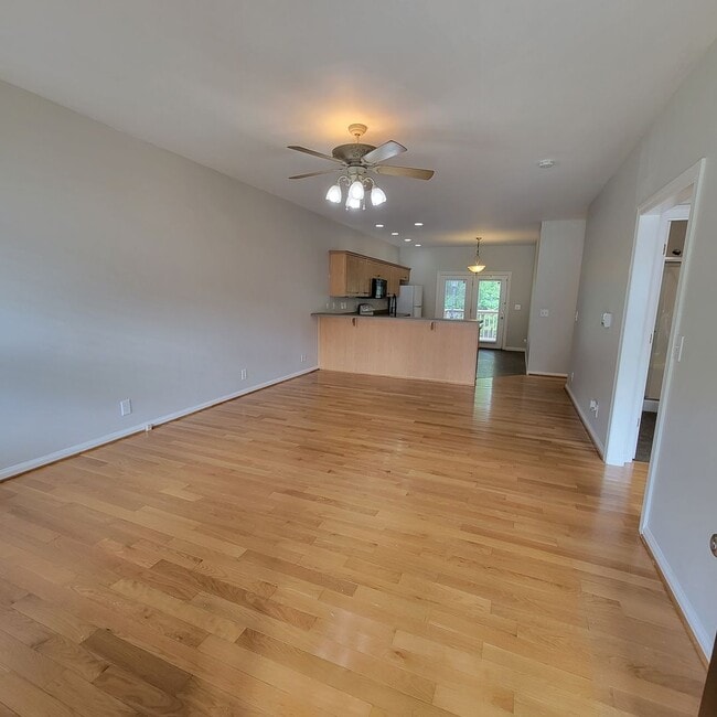 Photo - 3 Bedroom, 2 Bathroom Rental With Garage