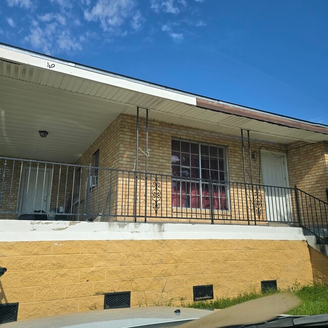 Open house on 08/22/25 from 2pm until 6pm and 8/22/25 from 11am until 2pm - 249 Acorn St Rental