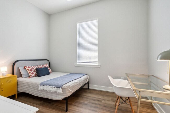 Photo - 3 Bed, 2 Bath Apartment for rent Unit 2A