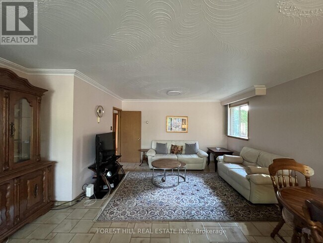 Photo - 444 Longmore St
