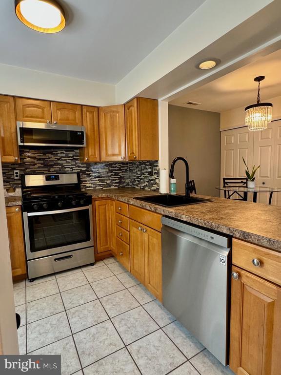 Photo - 206 Boothby Ct
