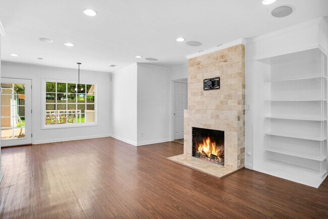 Photo - Stunning Northridge 4+2 Single Family House