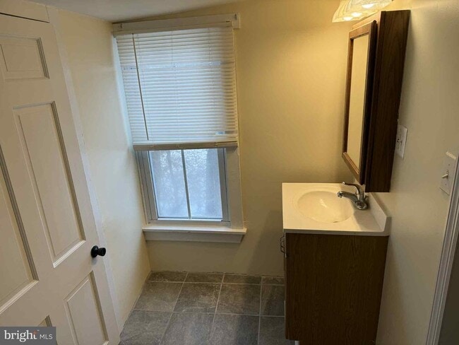 Building Photo - 1407 E Norwegian St