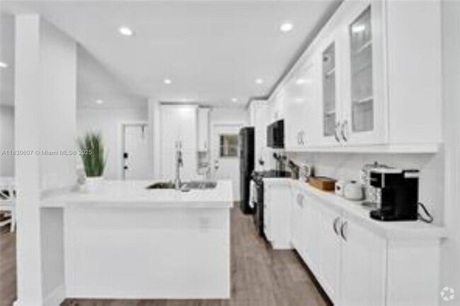 Building Photo - 4100 N 58th Ave Unit 213 Rental