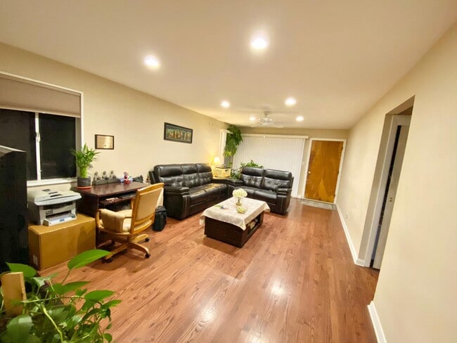 Photo - 850 Waukegan Rd