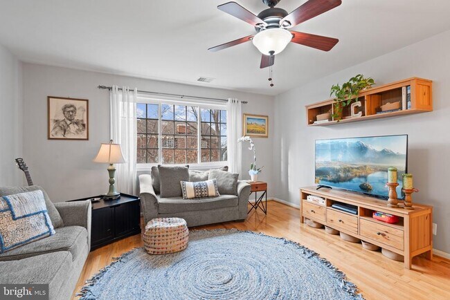 Photo - 1469A N Van Dorn St