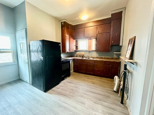 Building Photo - 87 King St E Unit 2