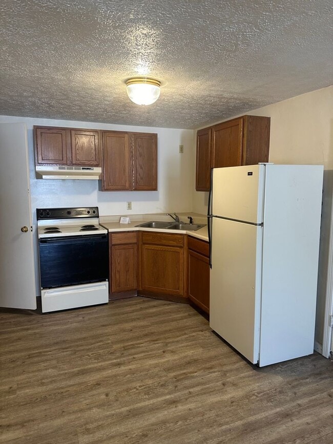 Building Photo - Yorktown School District Unit 9016