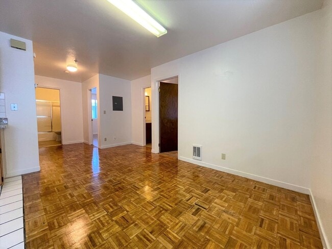 Photo - A clean and well-maintained 3-bed, 2-bath home located in the vibrant Laurel District. Unit Apt 7