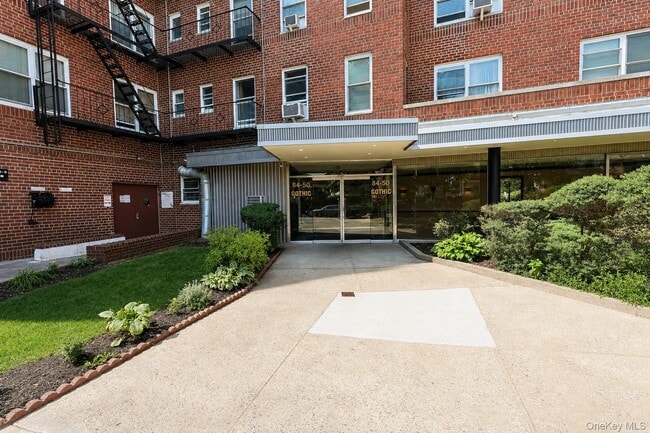 Building Photo - 84-50 169th St Unit 319