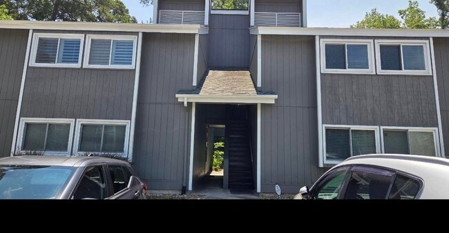 Building Photo - 10301 N Kings Hwy
